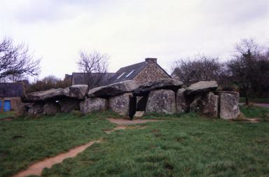 menhir&house