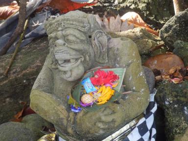 statue2