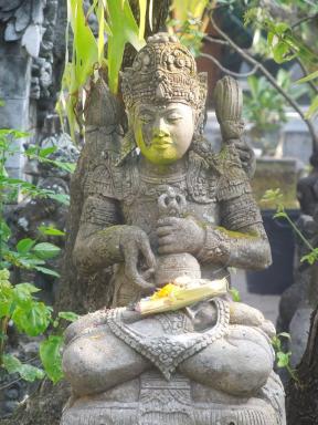 statue