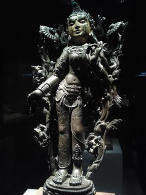 statue