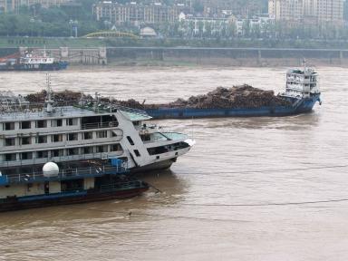 yangtzelogboat