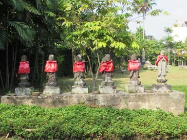 redrobedfigures