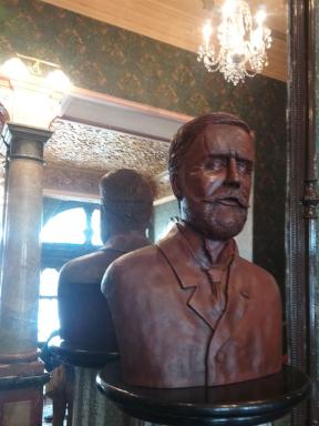 bust