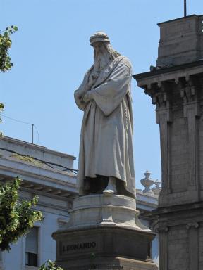 statue