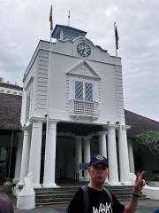 136762