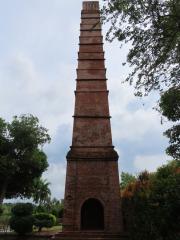 158100
