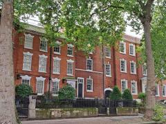 158927