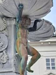 164061
